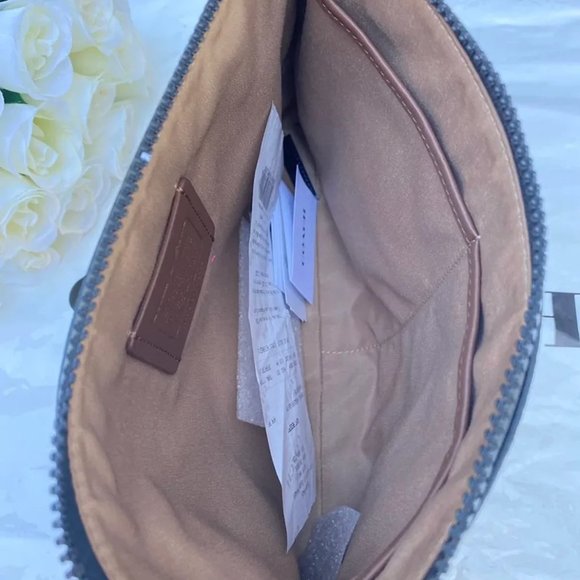 NWT Coach C5452 X Jean-Michel Basquiat Carryall Pouch Leather Ivory Multi - Picture 7 of 9